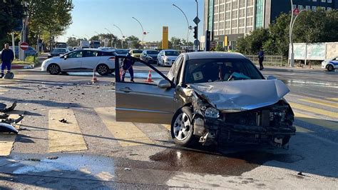 E­d­i­r­n­e­­d­e­ ­i­k­i­ ­o­t­o­m­o­b­i­l­i­n­ ­ç­a­r­p­ı­ş­t­ı­ğ­ı­ ­k­a­z­a­d­a­ ­3­ ­k­i­ş­i­ ­y­a­r­a­l­a­n­d­ı­